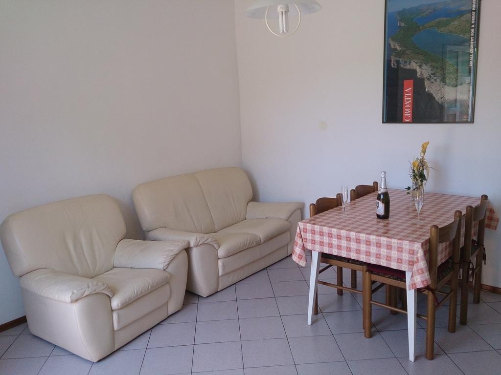 Apartments Valentino Supetarska Draga Zimmer foto
